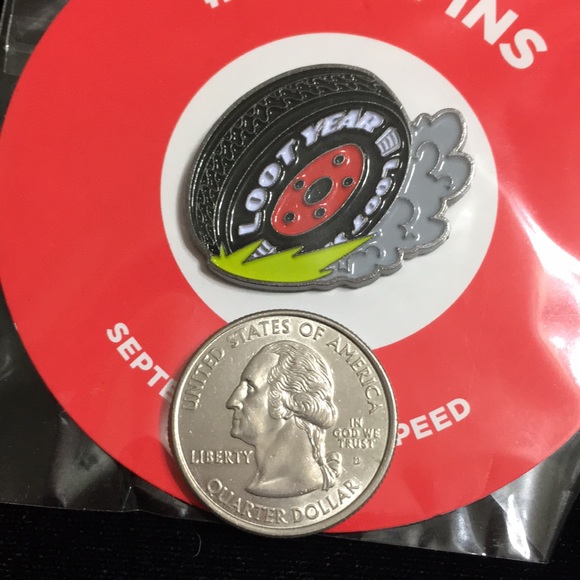 🖤NEW💕2016 SPEED LOOT YEAR TIRE pin - Picture 3 of 4